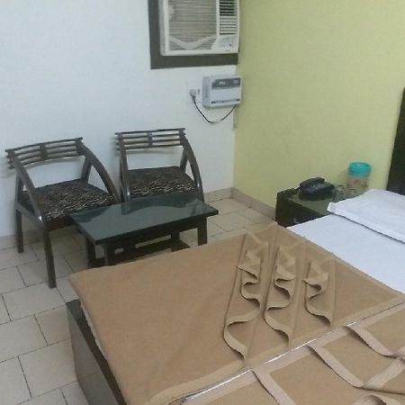 Hotel Shreeram Deluxe New Delhi Ngoại thất bức ảnh