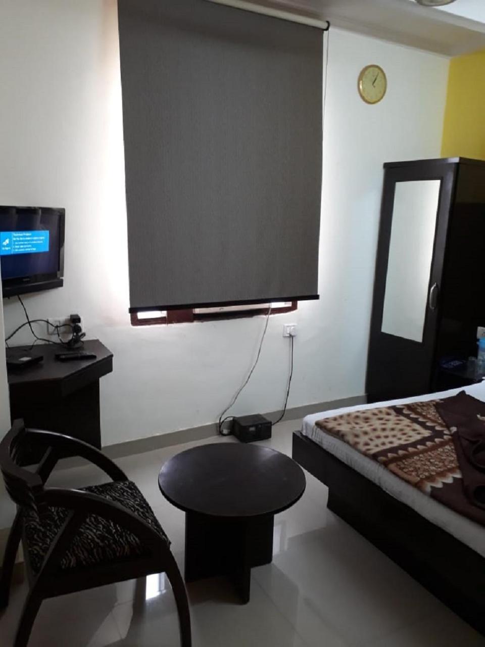 Hotel Shreeram Deluxe New Delhi Ngoại thất bức ảnh