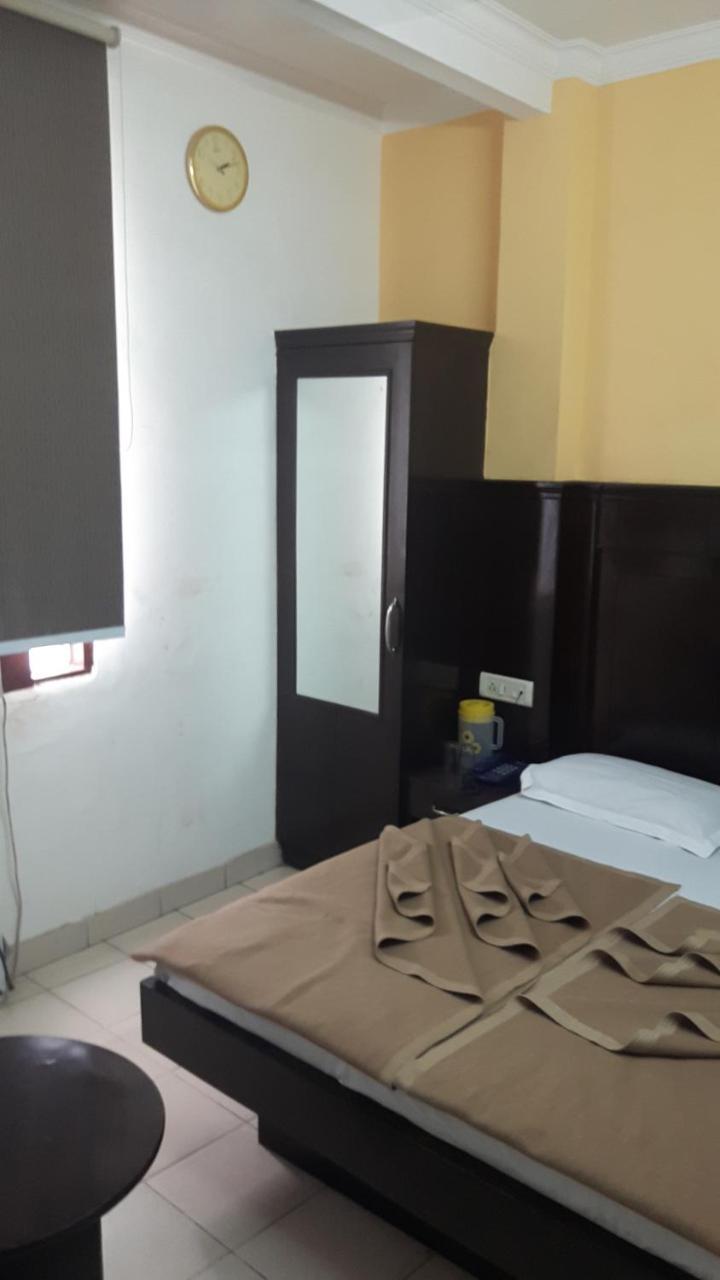 Hotel Shreeram Deluxe New Delhi Ngoại thất bức ảnh